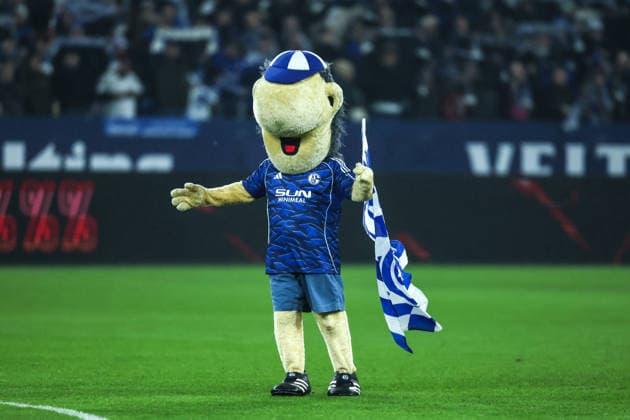 Fussball, 2. Bundesliga Saison 2025 2026 14. Spieltag FC Schalke 04 - SC Paderborn 07 28.11.2025, VELTINS-Arena Maskottchen Erwin (FC Schalke 04) Gelsenkirchen VELTINS-Arena Nordrhein-Westfalen Deutschland