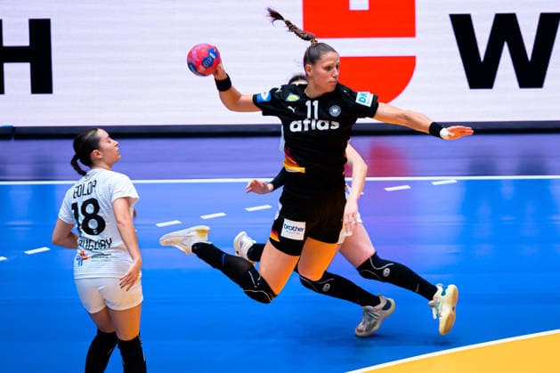 Handball, Frauen WM, Gruppe C: Uruguay - Deutschland Xenia Smits (Deutschland) Stuttgart Porsche Arena Baden-Württemberg Deutschland