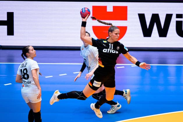 Handball, Frauen WM, Gruppe C: Uruguay - Deutschland Xenia Smits (Deutschland) Stuttgart Porsche Arena Baden-Württemberg Deutschland