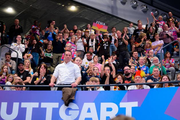 Handball, Frauen WM, Gruppe C: Uruguay - Deutschland Fankurve Fans Fanblock Stuttgart Porsche Arena Baden-Württemberg Deutschland