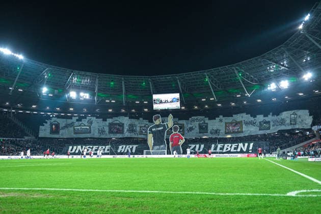 2. Bundesliga - Hannover 96 - Karlsruher SC am 28.11.2025 in der HDI Arena in Hannover Fans von Hannover 96 mit einer Choreografie