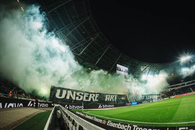 2. Bundesliga: Hannover 96 vs. Karlsruher SC, 28.11.2025 Choreografie von Hannover 96; Fußball, 2. Bundesliga, 14. Spieltag: Hannover 96 vs. Karlsruher SC am 28.11.2025 in der Heinz von Heiden Arena, Hannover DFL REGULATIONS PROHIBIT ANY USE OF PHOTOGRAPHS AS IMAGE SEQUENCES AND OR QUASI-VIDEO.