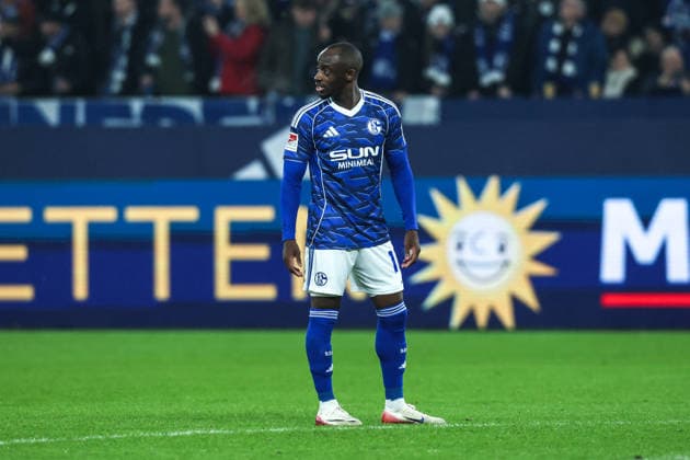 Fussball, 2. Bundesliga Saison 2025 2026 14. Spieltag FC Schalke 04 - SC Paderborn 07 28.11.2025, VELTINS-Arena Christopher Antwi-Adjei (FC Schalke 04, 18) Gelsenkirchen VELTINS-Arena Nordrhein-Westfalen Deutschland