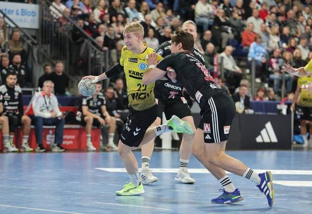 28.11.2025 - Handball - 1. Bundesliga DAIKIN HBL - Saison 2025 2026 - 14. Spieltag: HC Erlangen Metropolregion Nürnberg HCE - TVB Stuttgart - DaMa - xdaxmax - Torben Matzken (22, TVB 1898 Stuttgart ) Florian Scheerer (10, HC Erlangen HCE )