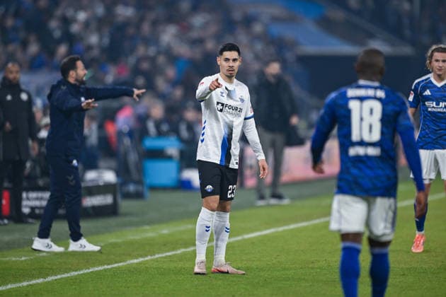 28.11.2025, Fussball, 2. Bundesliga, Saison 2025 2026, 14. Spieltag, FC Schalke 04 - SC Paderborn, Raphael Obermair (SC Paderborn 07) xRHR-FOTO YYx Copyright: KROEGER RHR-FOTOx RHR-FOTO YY