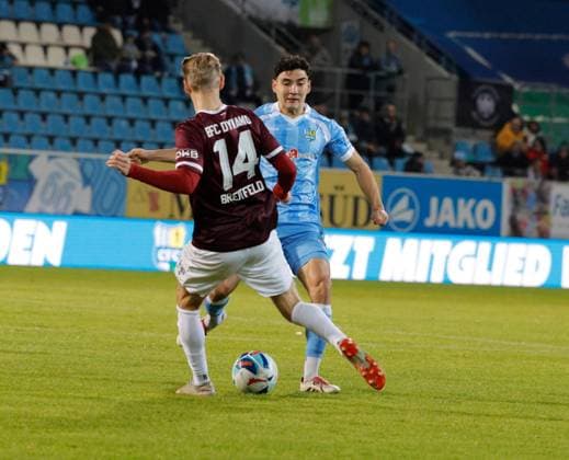 CFC vs BFC Dynamo 28.11.2025, Chemnitz, eins Stadion- An der Gellertstrasse, Fussball, Regionalliga Nordost, Saison 2025 2026, 17. Spieltag, CFC, CFC vs BFC Dynamo vlnr: Joey Breitfeld und Anton Rücker Chemnitz Sachsen BRD