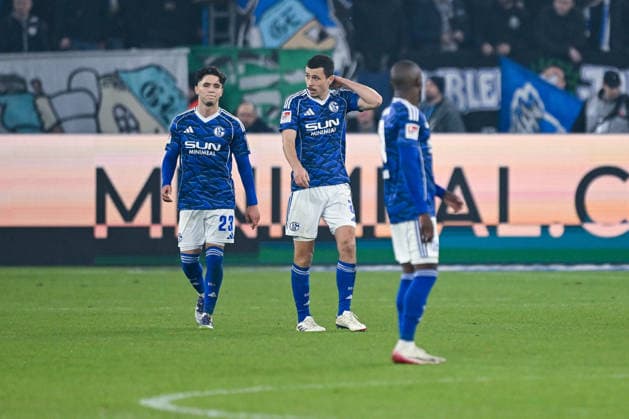 28.11.2025, Fussball, 2. Bundesliga, Saison 2025 2026, 14. Spieltag, FC Schalke 04 - SC Paderborn, Soufiane El-Faouzi (FC Schalke 04), Ron Schallenberg (FC Schalke 04), xRHR-FOTO YYx Copyright: KROEGER RHR-FOTOx RHR-FOTO YY