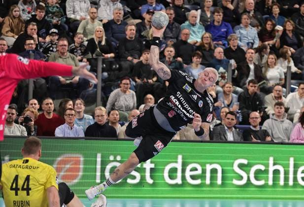 28.11.2025 - Handball - 1. Bundesliga DAIKIN HBL - Saison 2025 2026 - 14. Spieltag: HC Erlangen Metropolregion Nürnberg HCE - TVB Stuttgart - DaMa - xdaxmax - Marek Nissen (6, HC Erlangen HCE )