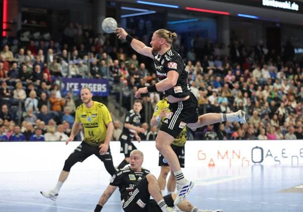 28.11.2025 - Handball - 1. Bundesliga DAIKIN HBL - Saison 2025 2026 - 14. Spieltag: HC Erlangen Metropolregion Nürnberg HCE - TVB Stuttgart - DaMa - xdaxmax - Maciej Gebala (77, HC Erlangen HCE )
