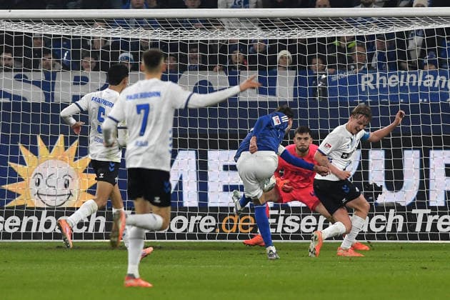 Kenan Karaman (FC Schalke 04) Tor zum 1:1 waehrend des Spiels der 2. Bundesliga zwischen FC Schalke 04 und SC Paderborn 07, Veltins-Arena am 28. November 2025 in Gelsenkirchen, Deutschland. (Foto von Ralf Treese DeFodi Images) +++ Kenan Karaman (FC Schalke 04) scores his team™s first goal during the 2. Bundesliga match between FC Schalke 04 and SC Paderborn 07 at Veltins-Arena on November 28, 2025 in Gelsenkirchen, Germany. (Photo by Ralf Treese DeFodi Images) (Photo by Ralf Treese DeFodi Images)