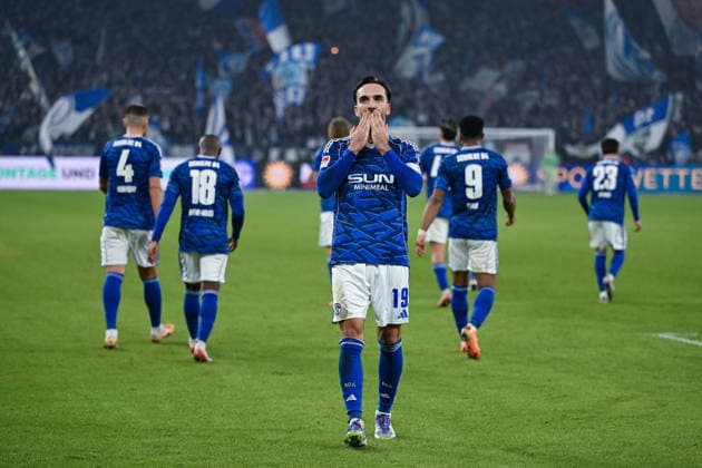 28.11.2025, Fussball, 2. Bundesliga, Saison 2025 2026, 14. Spieltag, FC Schalke 04 - SC Paderborn, Kenan Karaman (FC Schalke 04) freut sich über das Tor zum 1:1, xRHR-FOTO YYx Copyright: KROEGER RHR-FOTOx RHR-FOTO YY