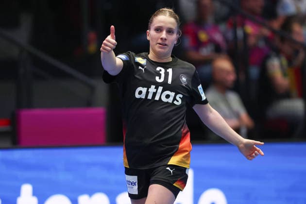 Uruguay - Deutschland, IHF Handball-WM der Frauen Alexia Hauf (Deutschland, 31). Vorrundenspiel der Handball-WM der Frauen zwischen Uruguay und Deutschland am 28. November 2025 in der Porsche-Arena in Stuttgart., Stuttgart Baden-Württemberg Deutschland Porsche-Arena