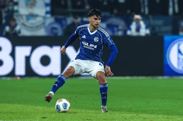 Fussball, 2. Bundesliga Saison 2025 2026 14. Spieltag FC Schalke 04 - SC Paderborn 07 28.11.2025, VELTINS-Arena Hasan Kurucay (FC Schalke 04, 4) Gelsenkirchen VELTINS-Arena Nordrhein-Westfalen Deutschland