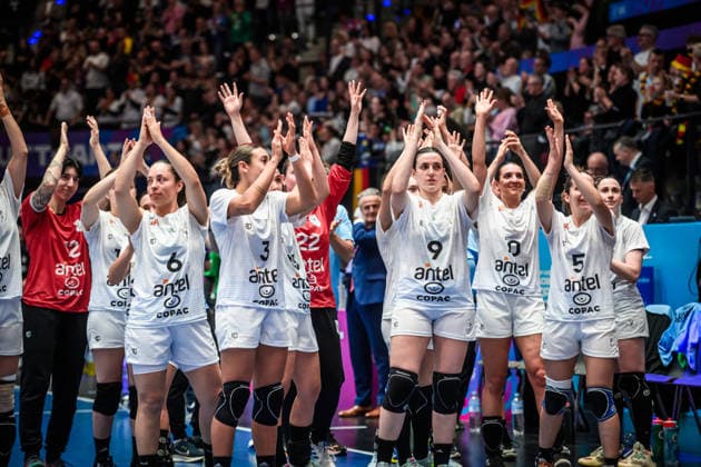 Nationalmannscaft Uruguay - Gruss an die Fans GER, Uruguay - Deutschland, Handball Weltmeisterschaft, Vorrunde, Gruppe C, 28.11.2025 GER, Uruguay - Deutschland, Handball Weltmeisterschaft, Vorrunde, Gruppe C, 28.11.2025 Stuttgart Copyright: xSandyxDinkelackerx EP_SDR