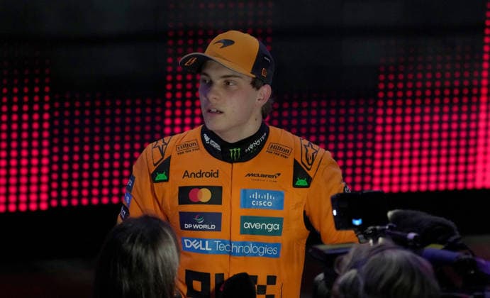 Formula 1 Qatar Airways Qatar Grand Prix 2025 28.11.2025, Losail International Circuit, Doha, Formula 1 Qatar Airways Qatar Grand Prix 2025 ,im Bild Poleposition für Oscar Piastri (AUS), McLaren F1 Team im morgigen Sprintrennen.