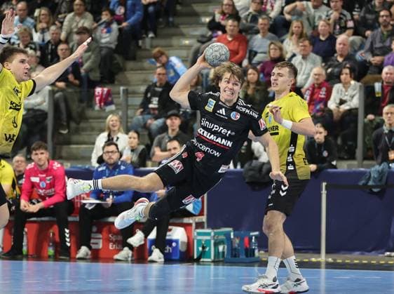 28.11.2025 - Handball - 1. Bundesliga DAIKIN HBL - Saison 2025 2026 - 14. Spieltag: HC Erlangen Metropolregion Nürnberg HCE - TVB Stuttgart - DaMa - xdaxmax - Andri Mar Runarsson (4, HC Erlangen HCE )