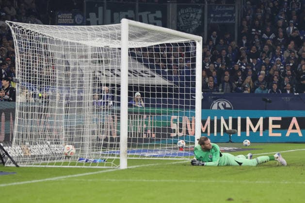 Das Tor zum 0:1 durch Laurin Curda (SC Paderborn 07) beim Spiel der 2. Bundesliga (Saison 2025 26) FC Schalke 04 - SC Paderborn 07 Copyright: Thomas Pakusch
