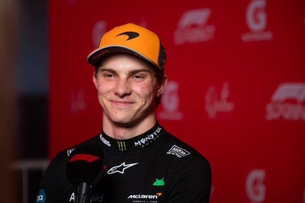 Oscar Piastri (McLaren Formula 1 Team, Australien, 81) lacht zufrieden ueber die Sprint Pole Position, QTR, Formel 1 Weltmeisterschaft, Qatar Grand Prix, Lusail International Circuit, Sprint Qualifying, 28.11.2025 QTR, Formel 1 Weltmeisterschaft, Qatar Grand Prix, Lusail International Circuit, Sprint Qualifying, 28.11.2025 Lusail Copyright: xEibner-Pressefoto Memmlerx EP_MMR