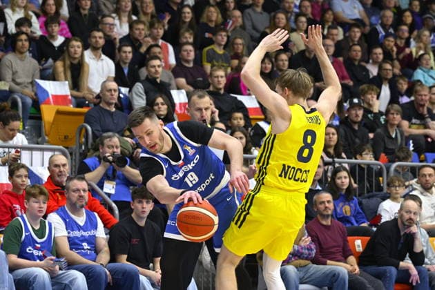 L-R Felix Terins (SWE) and Ondrej Sehnal (CZE) in action during the 2027 European Championship, EM, Europameisterschaft men s basketball qualifier, Group H, Czech Republic vs Sweden in Prague, Czech Republic, November 28, 2025. (CTKxPhoto KaterinaxSulova) CTKPhotoP2025112806995  CTKPhotoP2025112806995
