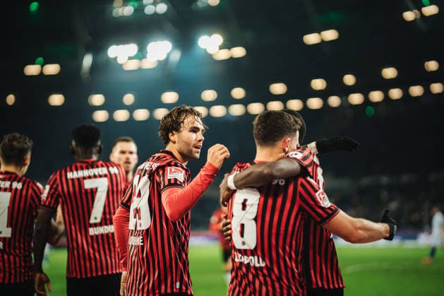 2. Bundesliga: Hannover 96 vs. Karlsruher SC, 28.11.2025 TOR, JUBEL durch Husseyn Chakroun (Hannover 96, 14) 1:0; Fußball, 2. Bundesliga, 14. Spieltag: Hannover 96 vs. Karlsruher SC am 28.11.2025 in der Heinz von Heiden Arena, Hannover DFL REGULATIONS PROHIBIT ANY USE OF PHOTOGRAPHS AS IMAGE SEQUENCES AND OR QUASI-VIDEO.