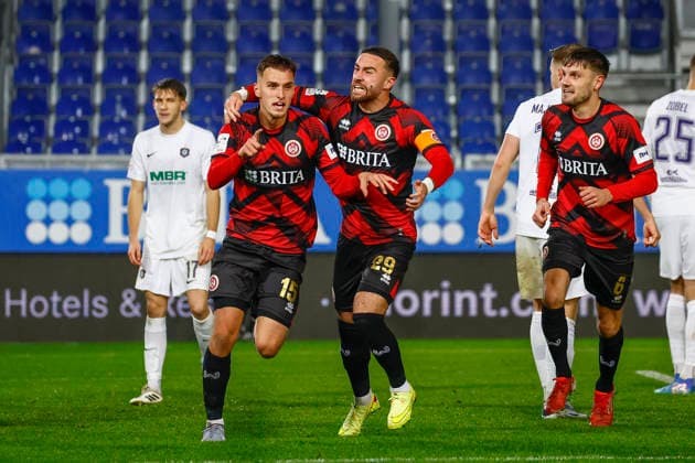 28.11.2025, xavx, Fussball 3.Liga, SV Wehen Wiesbaden - Erzgebirge Aue v.l. Justin Janitzek (SV Wehen Wiesbaden) celebrate the goal, Der Torjubel zum 1:1 (DFL DFB REGULATIONS PROHIBIT ANY USE OF PHOTOGRAPHS as IMAGE SEQUENCES and or QUASI-VIDEO) Wiesbaden