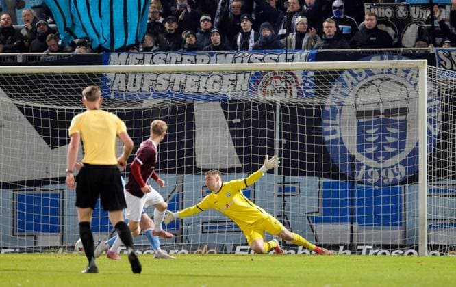 CFC vs BFC Dynamo 28.11.2025, Chemnitz, eins Stadion- An der Gellertstrasse, Fussball, Regionalliga Nordost, Saison 2025 2026, 17. Spieltag, CFC, CFC vs BFC Dynamo Tor für den BFC durch Willi Reinecke Chemnitz Sachsen BRD