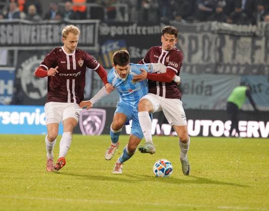 CFC vs BFC Dynamo 28.11.2025, Chemnitz, eins Stadion- An der Gellertstrasse, Fussball, Regionalliga Nordost, Saison 2025 2026, 17. Spieltag, CFC, CFC vs BFC Dynamo In der Mitte Roman Eppendorfer Chemnitz Sachsen BRD