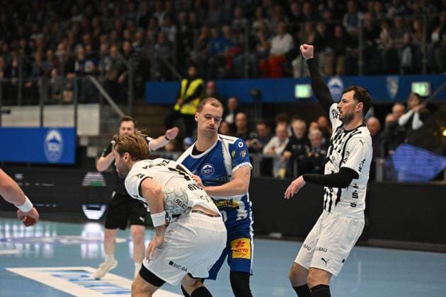 RECORD DATE NOT STATED Domagoj Duvnjak (4; THW Kiel) im Zweikampf mit Fynn Hangstein (10; ThSV Eisenach) Zweikampf zwischen Domagoj Duvnjak (4; THW Kiel) und Fynn Hangstein (10; ThSV Eisenach) Copyright: xspeedshotIPTCxTESTx