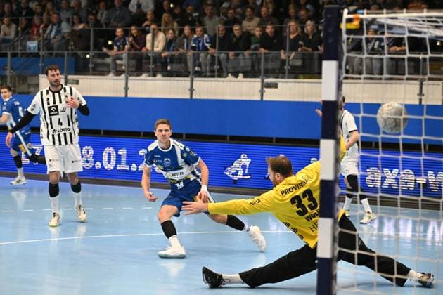 RECORD DATE NOT STATED Vincent Buchner (74; ThSV Eisenach) wirft aufs Tor. Vincent Buchner (74; ThSV Eisenach) wirft aufs Tor. Copyright: xspeedshotIPTCxTESTx