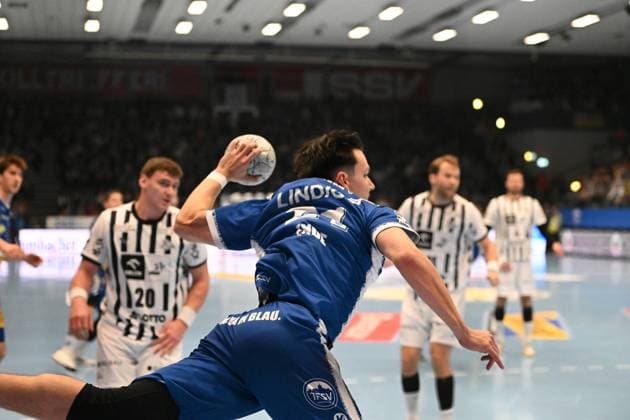 RECORD DATE NOT STATED Moritz Ende (21; ThSV Eisenach) wirft aufs Tor, während Lukas Laube (20; THW Kiel) verteidigt Torwurf von Moritz Ende (21; ThSV Eisenach) Copyright: xspeedshotIPTCxTESTx