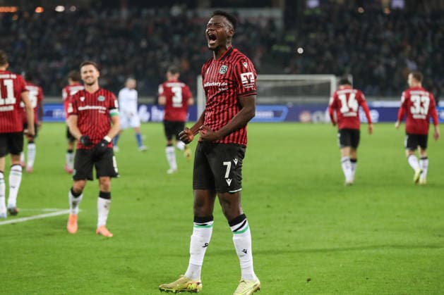 28.11.2025, xtgx, Fussball - 2.Bundesliga Hannover 96 - Karlsruher SC emspor, v.l. Jubel nach dem 3:0 durch Mustapha Bundu (Hannover, 7) (DFL DFB REGULATIONS PROHIBIT ANY USE OF PHOTOGRAPHS as IMAGE SEQUENCES and or QUASI-VIDEO) Hannover