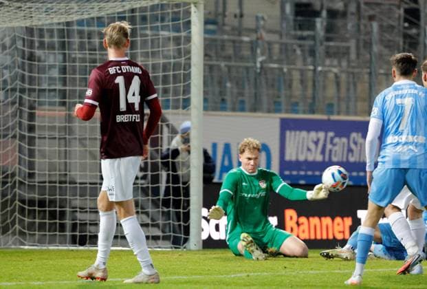 CFC vs BFC Dynamo 28.11.2025, Chemnitz, eins Stadion- An der Gellertstrasse, Fussball, Regionalliga Nordost, Saison 2025 2026, 17. Spieltag, CFC, CFC vs BFC Dynamo Nicolas Ortegel in Action Chemnitz Sachsen BRD