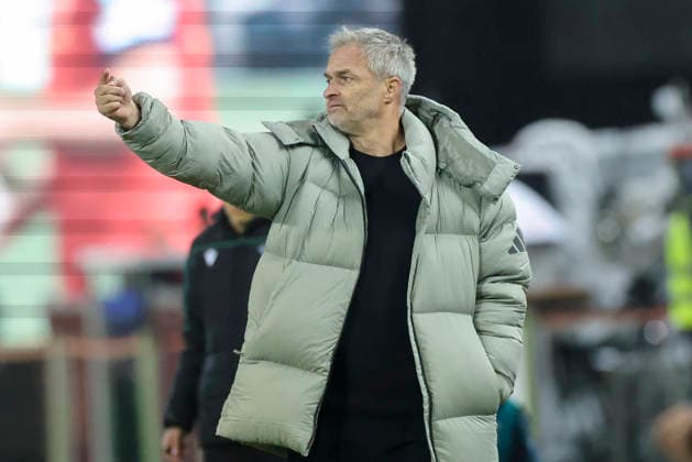 Bundestrainer Christian Wueck (Germany) gestikuliert, UEFA Women s Nations League 2025 Final First Leg, Germany v Spain, Fritz-Walter-Stadion am 28. November 2025 in Kaiserslautern, Deutschland. (Foto von Marco Steinbrenner DeFodi Images) Bundestrainer Christian Wueck (Germany) gestures, UEFA Women s Nations League 2025 Final First Leg, Germany v Spain, Fritz-Walter-Stadion, November 28, 2025 in Kaiserslautern, Germany. (Photo by Marco Steinbrenner DeFodi Images)
