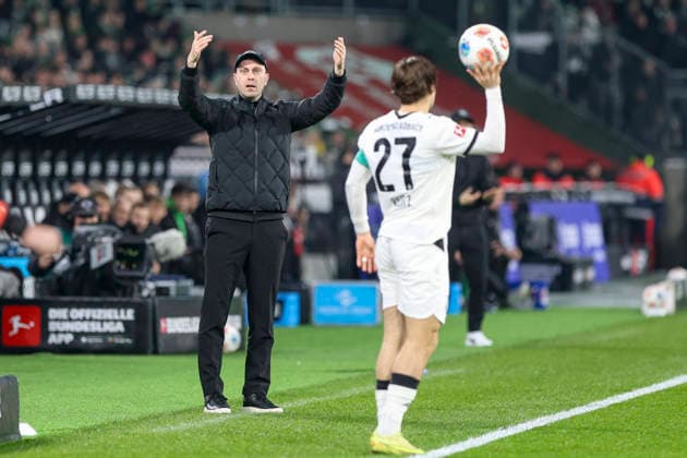 Mönchengladbach, Deutschland, 28.11.25: Trainer Ole Werner (RB Leipzig) gestikuliert, Gestik waehrend des Spiels der Bundesliga zwischen Borussia Mönchengladbach vs RB Leipzig im Stadion im Borussia Park Mönchengladbach Stadion im Borussia Park North Rhine-Westphalia Germany Copyright: xBrauer-Fotoagenturx xAdrianxSchlx