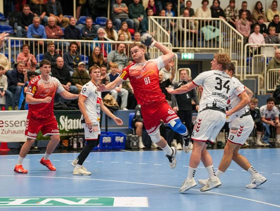 Alexander Schoss (TuSEM Essen, 91) beim Torwurf TuSEM Essen vs. 1. VfL Luebeck-Schwartau, Handball, 2. Bundesliga, 13. Spieltag, Saison 2025 2026, 28.11.2025 TuSEM Essen vs. 1. VfL Luebeck-Schwartau, Handball, 2. Bundesliga, 13. Spieltag, Saison 2025 2026, 28.11.2025 Essen Copyright: xEibner-Pressefoto DamianxKruczynx EP_DKI