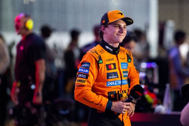 Oscar Piastri (McLaren Formula 1 Team, Australien, 81) zufrieden im Parc Ferme mit der Pole Position, QTR, Formel 1 Weltmeisterschaft, Qatar Grand Prix, Lusail International Circuit, Sprint Qualifying, 28.11.2025 QTR, Formel 1 Weltmeisterschaft, Qatar Grand Prix, Lusail International Circuit, Sprint Qualifying, 28.11.2025 Lusail Copyright: xEibner-Pressefoto Memmlerx EP_MMR
