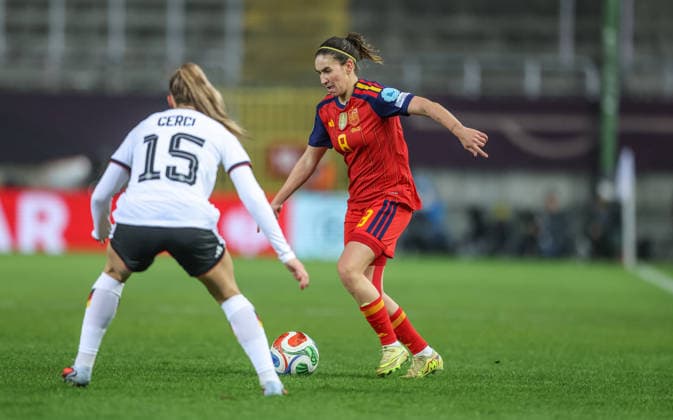 GER, Kaiserslautern, Deutschland vs Spanien, Länderspiel, Fussball, UEFA, Spielzeit 2025 2026, Womens Nations League, Fritz-Walter-Stadion, Finale, Hinspiel im Bild v.l.: Selina Cerci (Deutschland 15), Mariona (Maria Caldentey) DFB DFL REGULATIONS PROHIBIT ANY USE OF PHOTOGRAPHS AS IMAGE SEQUENCES AND OR QUASI-VIDEO, 28.11.2025 Copyright: HMBxMedia HendrikxHamelau