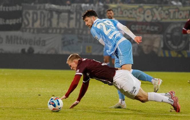 CFC vs BFC Dynamo 28.11.2025, Chemnitz, eins Stadion- An der Gellertstrasse, Fussball, Regionalliga Nordost, Saison 2025 2026, 17. Spieltag, CFC, CFC vs BFC Dynamo rechts Tom Baumgart Chemnitz Sachsen BRD