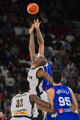 BASKET : France vs Belgique - Rouen - 28 11 2025 Kevin Tumba ( 16 - Belgium ) and Mathis Dossou Yovo ( 36 - France ) during the FIBA European Qualifiers match between France and Belgium at Kindarena on November 28, 2025 in Rouen, France. ( Photo by Federico Pestellini PSNewz ) - RouenFrance  Copyright: xFedericoxPestellinix