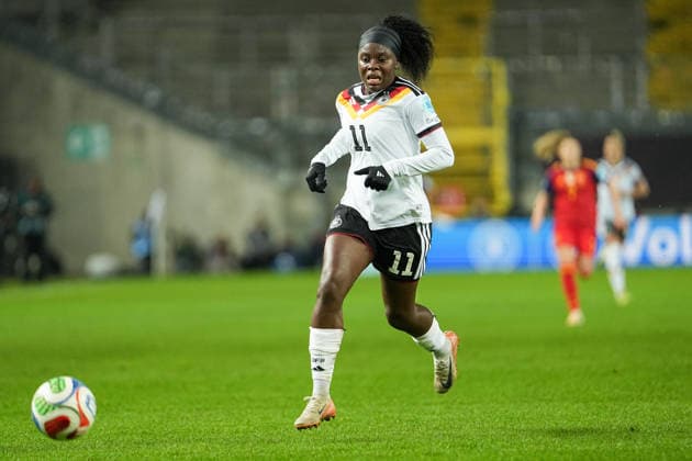 Fussball: UEFA Women s Nations League, Finalspiel 1, Deutschland - Spanien am 28.11.2025 in Kaiserslautern (Fritz-Walter-Stadion), Deutschland, Saison 2025 2026: Nicole Anyomi (11, GER) im Fokus. Kaiserslautern Fritz-Walter-Stadion Deutschland Copyright: xChristophxKinzingerx