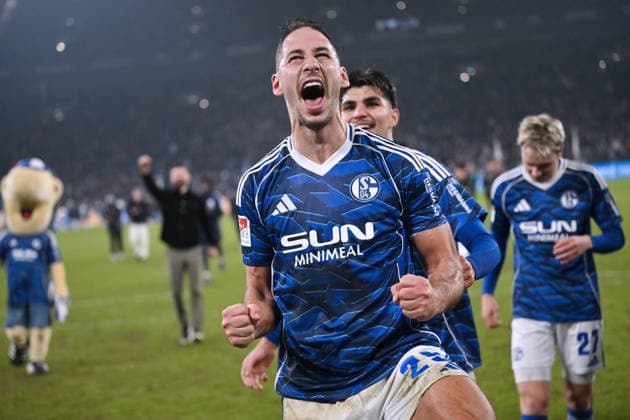 Jubel Nikola Katic (FC Schalke 04) 28.11.2025, Fussball 2. Bundesliga, Saison 2025 2026, 14. Spieltag, FC Schalke 04 - SC Paderborn DFL regulations prohibit any use of photographs as image sequences and or quasi-video Gelsenkirchen Veltins Arena Nordrhein Westfalen Deutschland