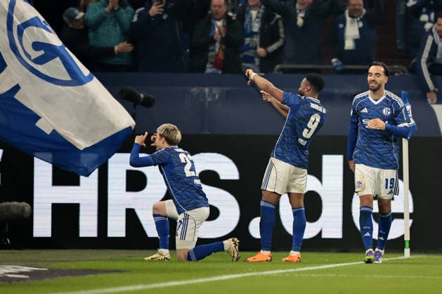 Die Spieler vom FC Schalke 04 freuen sich über das Tor zum 2:1 durch Bryan Lasme (FC Schalke 04) beim Spiel der 2. Bundesliga (Saison 2025 26) FC Schalke 04 - SC Paderborn 07 Copyright: Thomas Pakusch