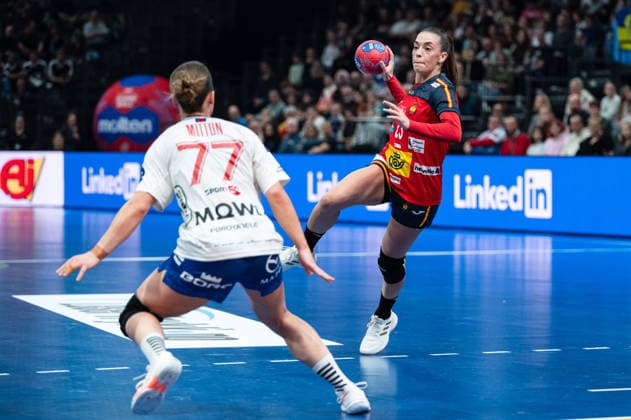 ARCOS POVEDA Paula (23 Spain) in action during the IHF Women s Handball World Championship, WM, Weltmeisterschaft game between Spain and Faroe Islands at the SWT Arena in Trier, Germany Copyright: xMartinxPitschx xSPPx Sportspressphoto_SPR66769
