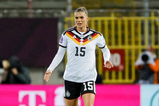 Selina Cerci (Deutschland, 15) , Fussball Frauen, UEFA Womens Nations League 2025, Finale 1. Spiel, Deutschland vs. Spanien, 28.11.2025, Fritz-Walter-Stadion, Kaiserslautern, Deutschland Kaiserslautern Fritz-Walter-Stadion Rheinland-Pfalz Deutschland Copyright: xGrantxHubbsx