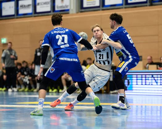 Philipp, Meyer (Kreislaeufer, ThSV Eisenach, 27), Eric, Johansson (THW Kiel, 21), Justin, Kurch (Kreislaeufer, ThSV Eisenach, 52) GER, ThSV Eisenach gegen THW Kiel, 1. Daikin Handballbundesliga, Handball, 14.Spieltag, Saison 2025 2026, 28.11.2025 GER, ThSV Eisenach gegen THW Kiel, 1. Daikin Handballbundesliga, Handball, 14.Spieltag, Saison 2025 2026, 28.11.2025 Eisenach Copyright: xEibner-Pressefoto MartinxHerbstx EP_MHT