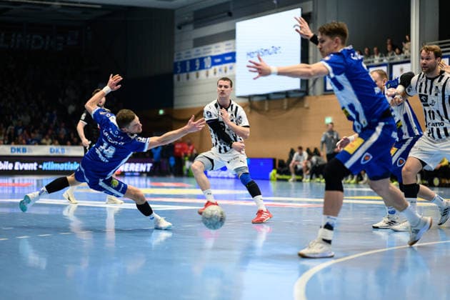Elias, Ellefsen a Skipagoetu (THW Kiel, 71), Vincent, Buechner (Linksaussen, ThSV Eisenach, 74), Oskar Joelsson (ThSV Eisenach, 3) GER, ThSV Eisenach gegen THW Kiel, 1. Daikin Handballbundesliga, Handball, 14.Spieltag, Saison 2025 2026, 28.11.2025 GER, ThSV Eisenach gegen THW Kiel, 1. Daikin Handballbundesliga, Handball, 14.Spieltag, Saison 2025 2026, 28.11.2025 Eisenach Copyright: xEibner-Pressefoto MartinxHerbstx EP_MHT