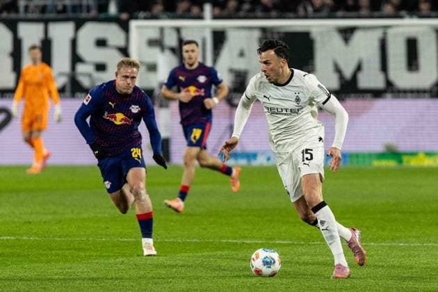 1. Fußball Bundesliga: Borussia Mönchengladbach - RB Leipzig; 28.11.2025 Haris Tabakovi? (Borussia Mönchengladbach, 15) 1. Fußball Bundesliga: Borussia Mönchengladbach - RB Leipzig; Borussia-Park, Mönchengladbach; 28.11.2025 DFL regulations prohibit any use of photographs as image sequences and or quasi video. Copyright: xBEAUTIFULxSPORTS Buriakovx