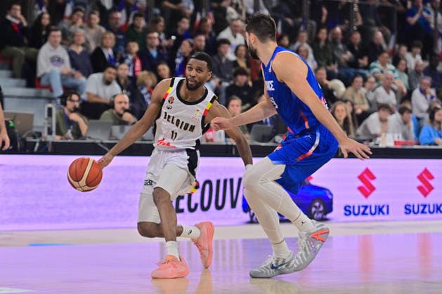 BASKET : France vs Belgique - Rouen - 28 11 2025 Loic Schwartz ( 11 - Belgium ) and Killian Tillie ( 33 - France ) during the FIBA European Qualifiers match between France and Belgium at Kindarena on November 28, 2025 in Rouen, France. ( Photo by Federico Pestellini PSNewz ) - RouenFrance  Copyright: xFedericoxPestellinix