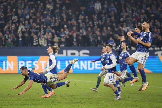 Die Spieler vom FC Schalke 04 freuen sich über den Sieg beim Spiel der 2. Bundesliga (Saison 2025 26) FC Schalke 04 - SC Paderborn 07 Copyright: Thomas Pakusch