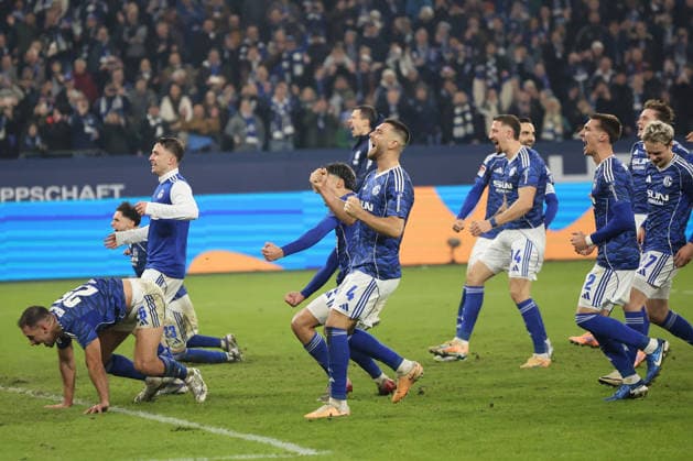 Die Spieler vom FC Schalke 04 freuen sich über den Sieg beim Spiel der 2. Bundesliga (Saison 2025 26) FC Schalke 04 - SC Paderborn 07 Copyright: Thomas Pakusch